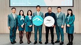 入校後由玉山志工協助學生操作VR設備，讓學員們深度認識衛武營的管風琴構造。